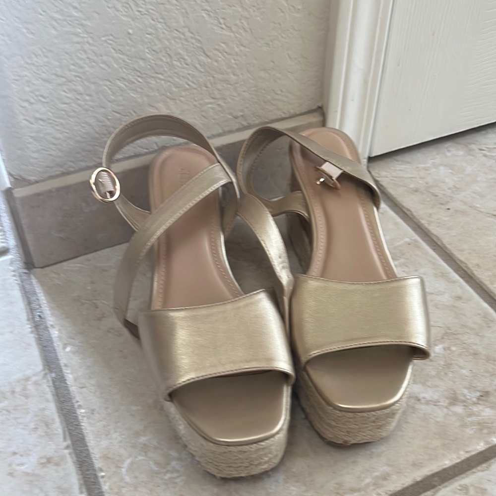 Justfab size 9.5 platform sandals